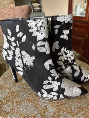 Zara Black Ankle Boots with White Floral Embroidery